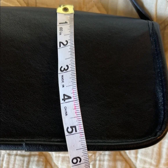 Black Crossbody Fashion Bag - Picture 7 of 9